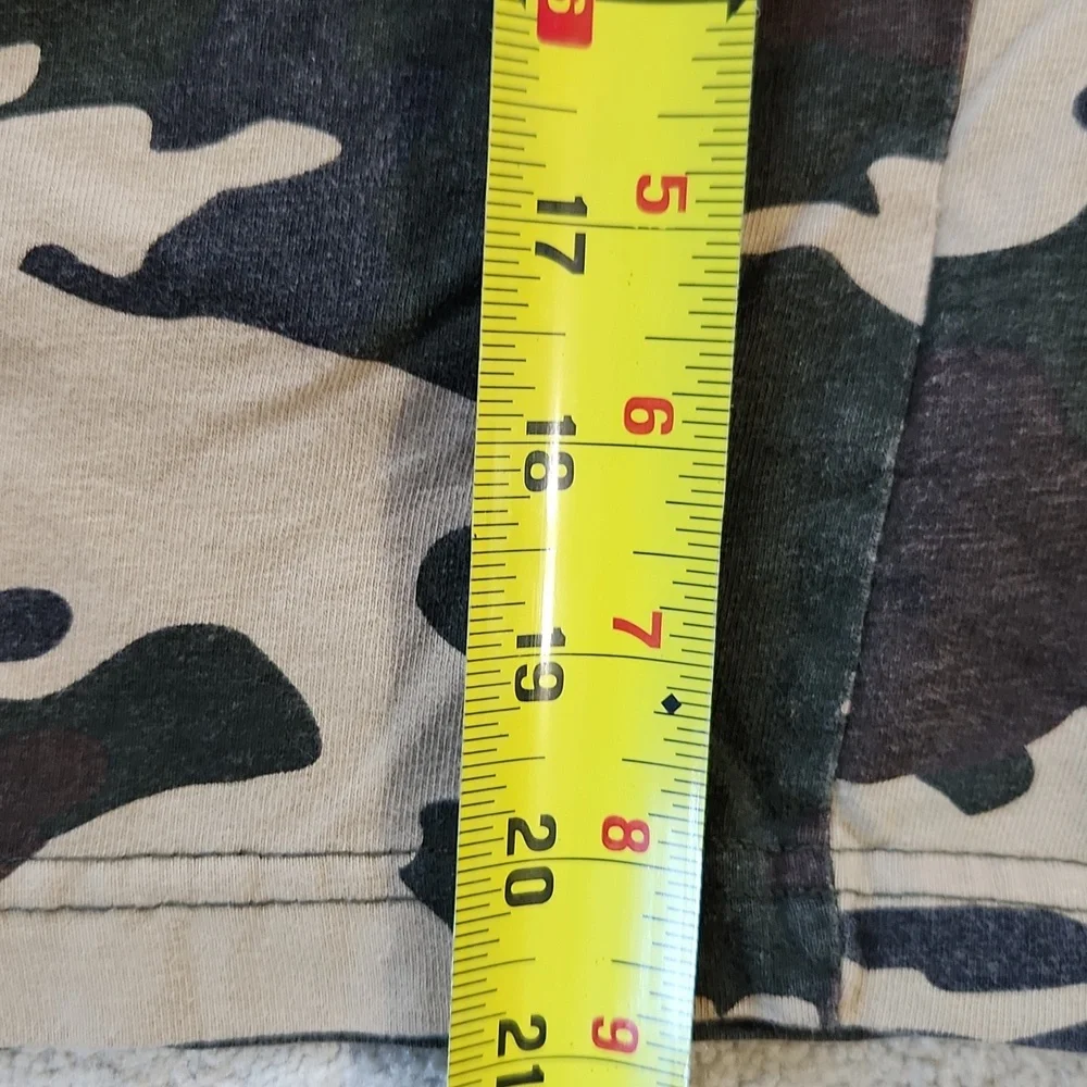 Children's Place Camo Short Sleeve Shirt-M